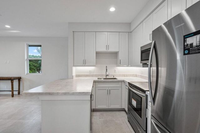 217 Gulfstream Boulevard, Boynton Beach, FL 33435