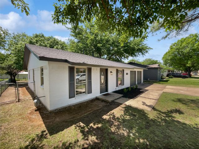 720 Tanglewood Drive, Hurst, TX 76053