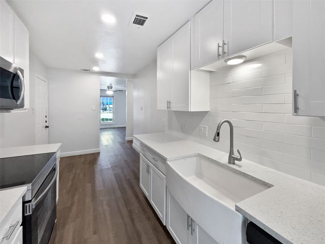 720 Tanglewood Drive, Hurst, TX 76053