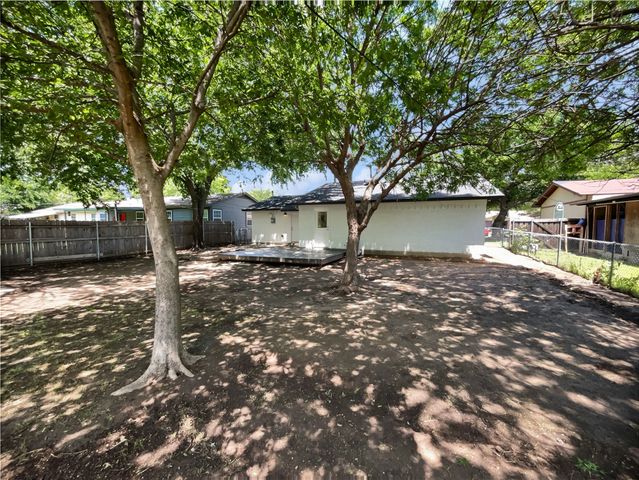 720 Tanglewood Drive, Hurst, TX 76053