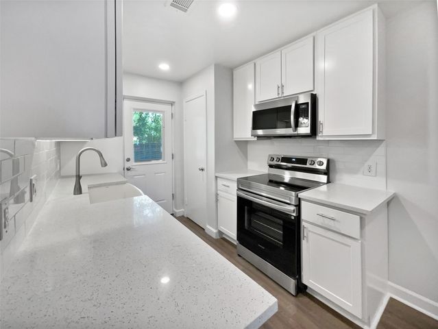 720 Tanglewood Drive, Hurst, TX 76053