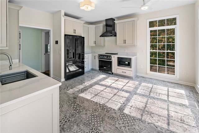 12 Amberwood Circle, Savannah, GA 31405