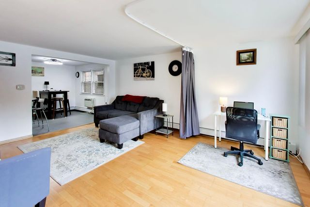 6845 N Northwest Highway 1E, Chicago, IL 60631