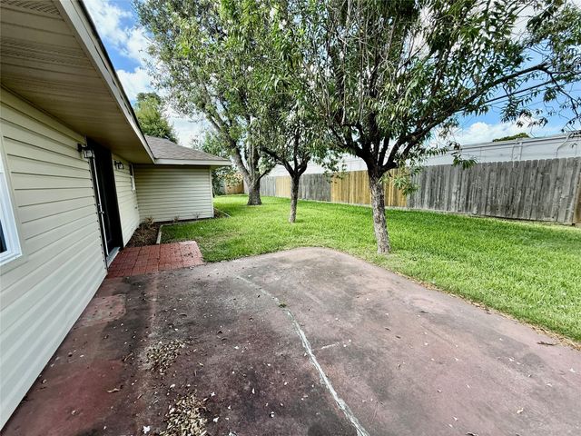 1631 Shadow Bend Drive, Houston, TX 77043