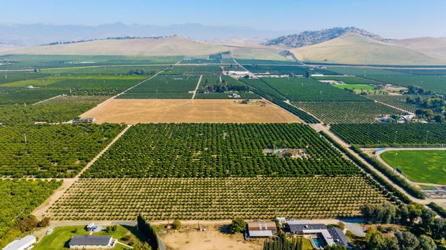 1435 E Palm Drive, Exeter, CA 93221