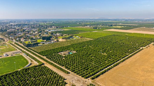 1435 E Palm Drive, Exeter, CA 93221