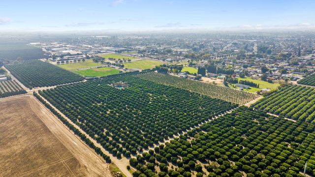 1435 E Palm Drive, Exeter, CA 93221