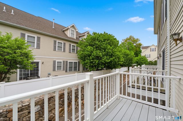 39 Maple Tree Avenue 26, Stamford, CT 06906