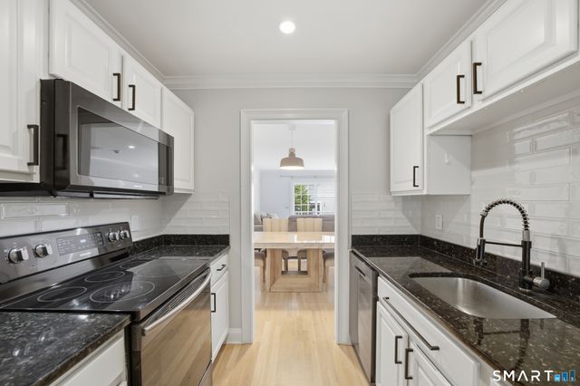 39 Maple Tree Avenue 26, Stamford, CT 06906
