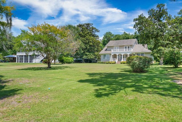 903 Butter Rd, Bonneau, SC 29431