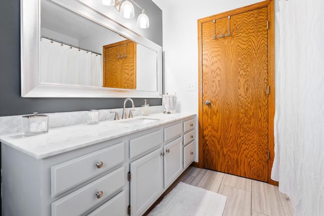 1346 Red Cedar Court, Onalaska, WI 54650