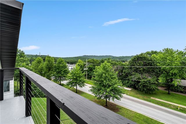 204 S Forest Canyon Avenue, Fayetteville, AR 72701