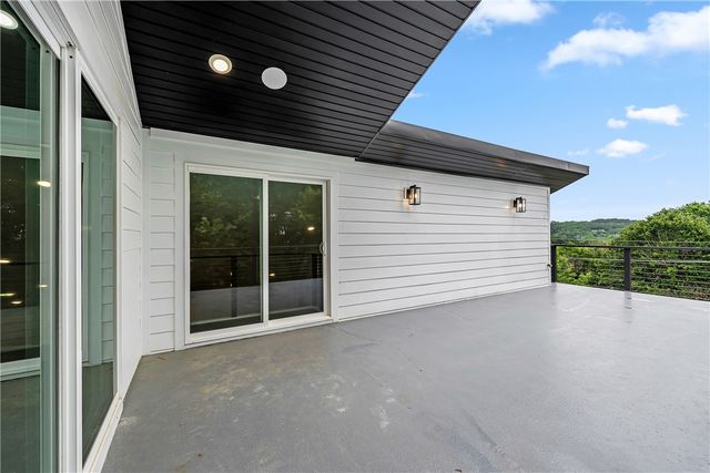 204 S Forest Canyon Avenue, Fayetteville, AR 72701