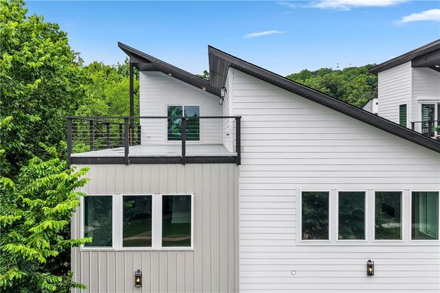 204 S Forest Canyon Avenue, Fayetteville, AR 72701