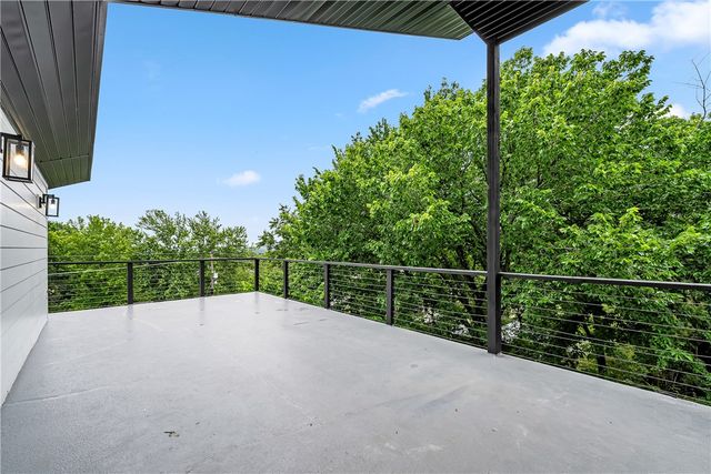 204 S Forest Canyon Avenue, Fayetteville, AR 72701