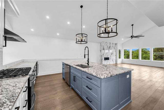 204 S Forest Canyon Avenue, Fayetteville, AR 72701