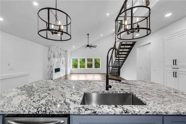 204 S Forest Canyon Avenue, Fayetteville, AR 72701