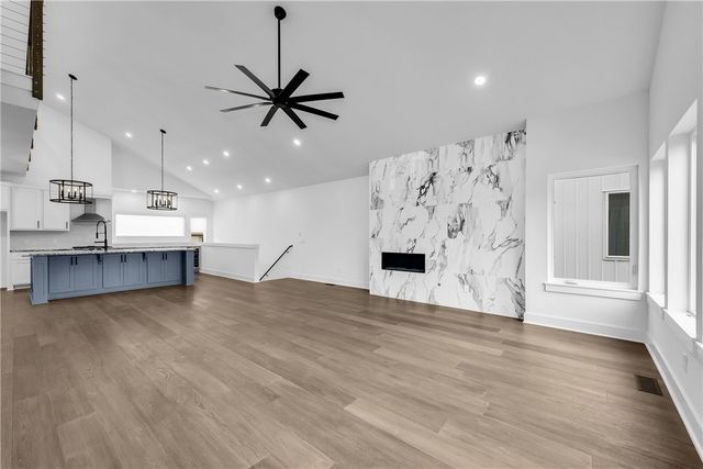 204 S Forest Canyon Avenue, Fayetteville, AR 72701