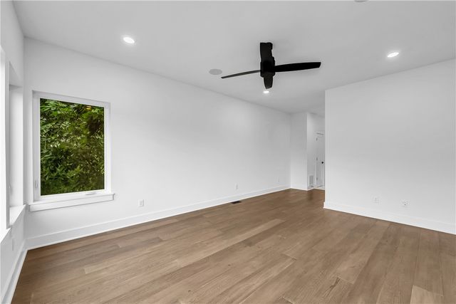 204 S Forest Canyon Avenue, Fayetteville, AR 72701
