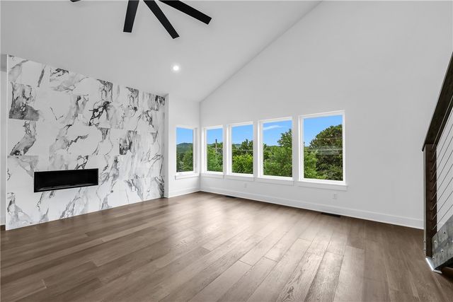 204 S Forest Canyon Avenue, Fayetteville, AR 72701