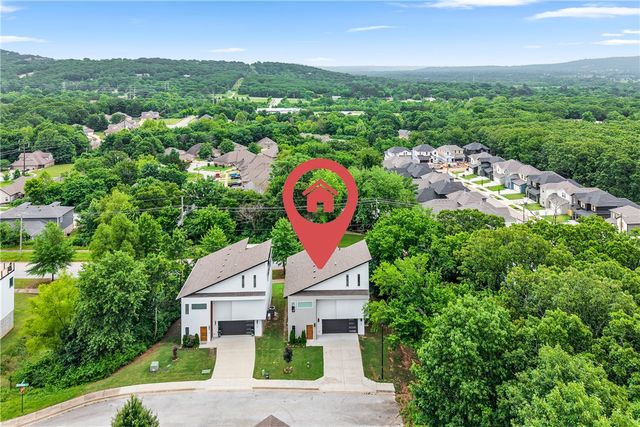204 S Forest Canyon Avenue, Fayetteville, AR 72701