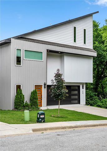 204 S Forest Canyon Avenue, Fayetteville, AR 72701