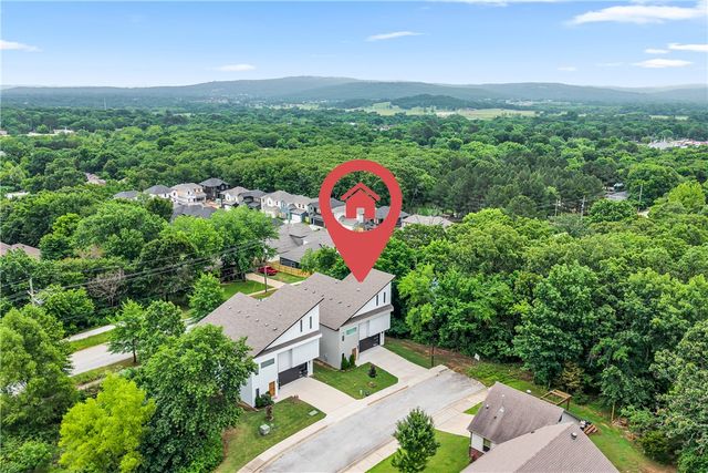 204 S Forest Canyon Avenue, Fayetteville, AR 72701