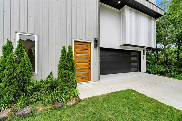 204 S Forest Canyon Avenue, Fayetteville, AR 72701