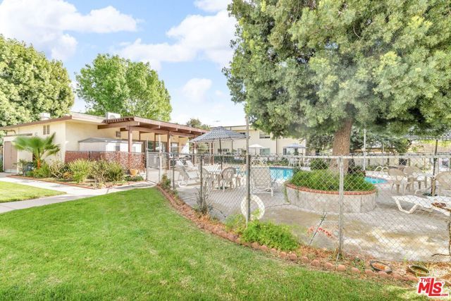 11813 Runnymede 17, North Hollywood (los Angeles), CA 91605