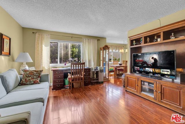 11813 Runnymede 17, North Hollywood (los Angeles), CA 91605