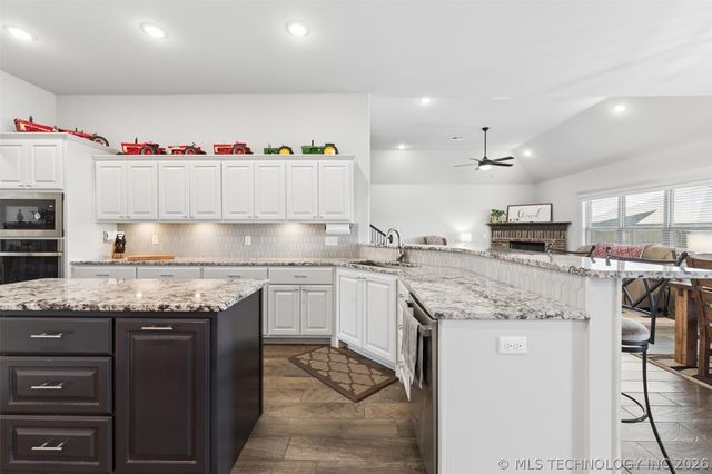 182 N Phillips Street, Skiatook, OK 74070