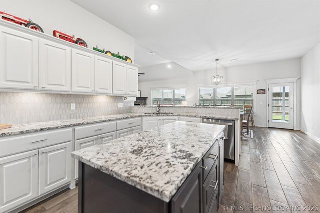 182 N Phillips Street, Skiatook, OK 74070