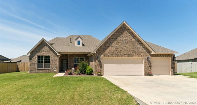 182 N Phillips Street, Skiatook, OK 74070