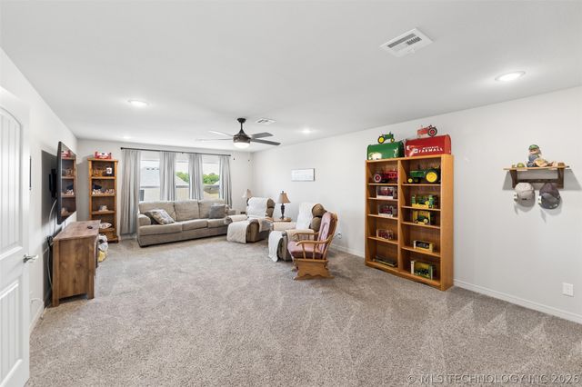 182 N Phillips Street, Skiatook, OK 74070