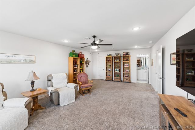 182 N Phillips Street, Skiatook, OK 74070