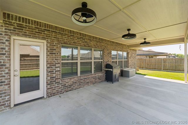 182 N Phillips Street, Skiatook, OK 74070