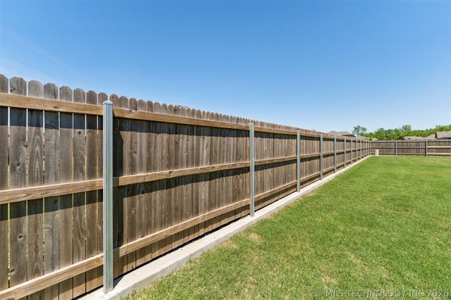 182 N Phillips Street, Skiatook, OK 74070