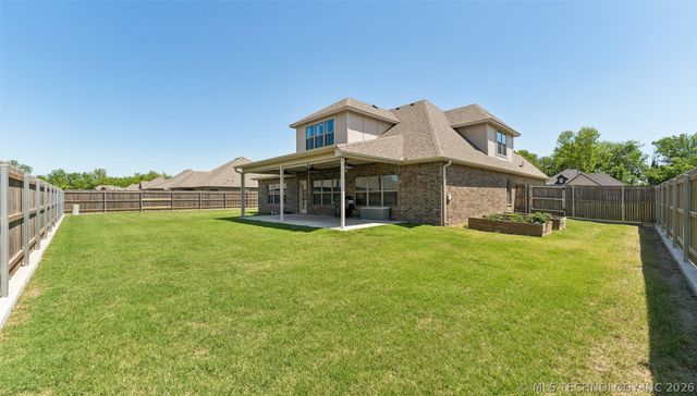 182 N Phillips Street, Skiatook, OK 74070