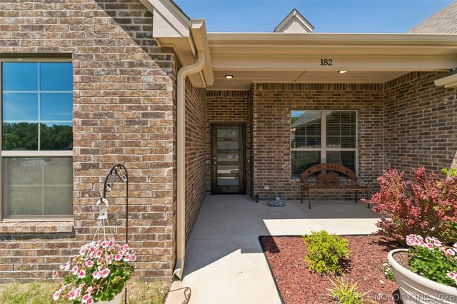 182 N Phillips Street, Skiatook, OK 74070