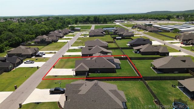 182 N Phillips Street, Skiatook, OK 74070