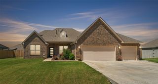 182 N Phillips Street, Skiatook, OK 74070