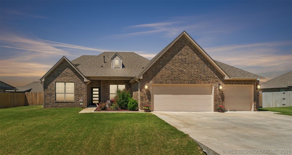 182 N Phillips Street, Skiatook, OK 74070
