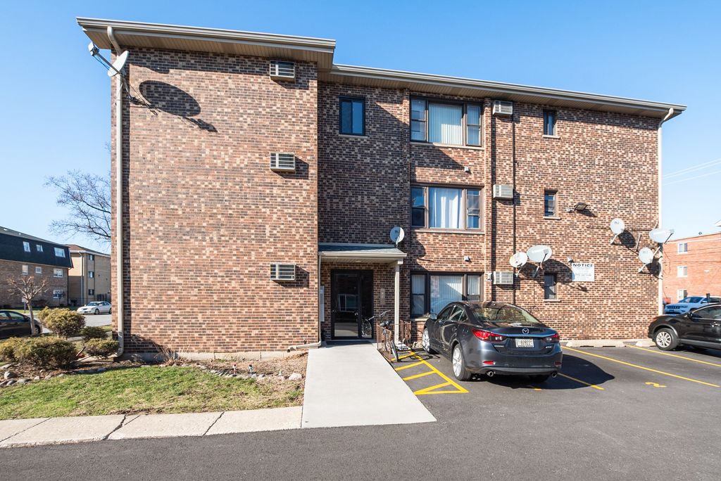 10625 Parkside Avenue 8, Chicago Ridge, IL 60415