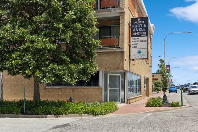 3830 W 95th Street 104-106, Evergreen Park, IL 60805