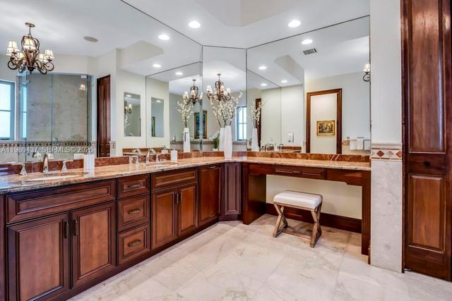 13425 SW 37th Pl, Davie, FL 33330
