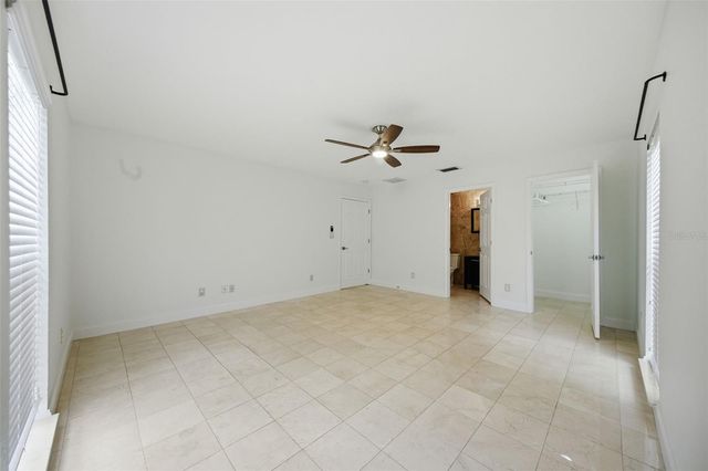 2512 W KANSAS AVENUE, Tampa, FL 33629