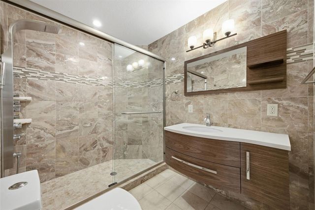 2512 W KANSAS AVENUE, Tampa, FL 33629