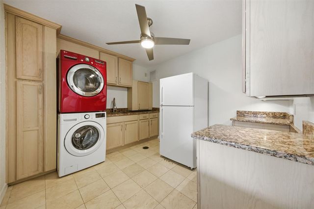 2512 W KANSAS AVENUE, Tampa, FL 33629