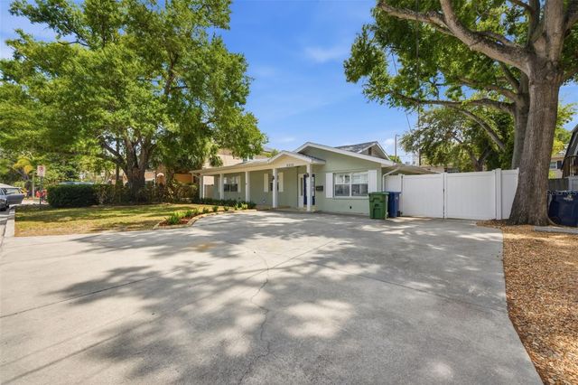 2512 W KANSAS AVENUE, Tampa, FL 33629