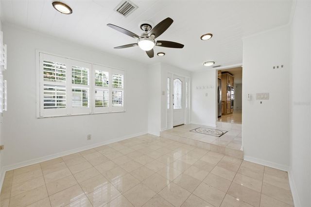 2512 W KANSAS AVENUE, Tampa, FL 33629